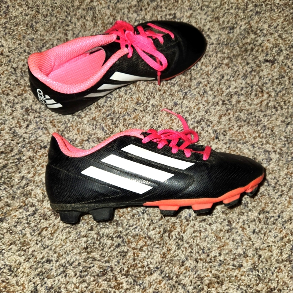 Soccer cleats size 4 girls adidasWorn one season
